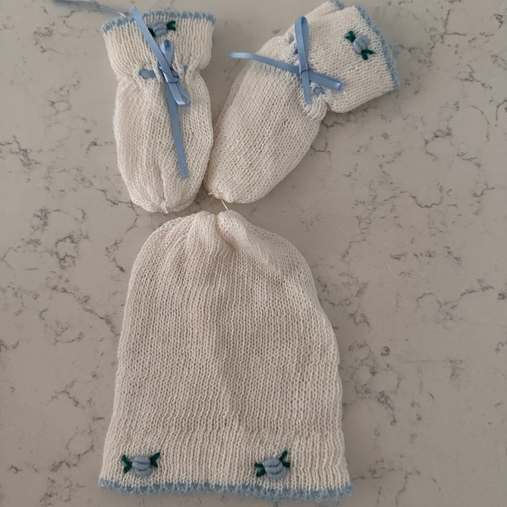 Newborn Baby Set - hat, mittens and socks